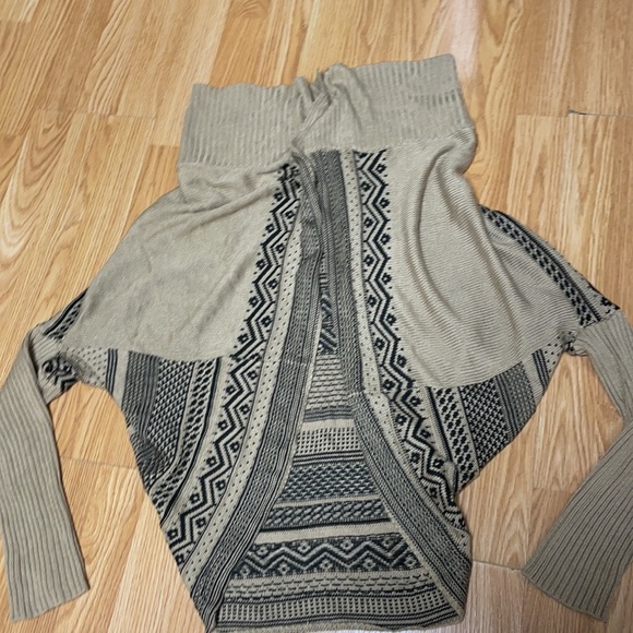 Eyeshadow Black and Tan size L unique sweater. Been 💕 before - Picture 5 of 12